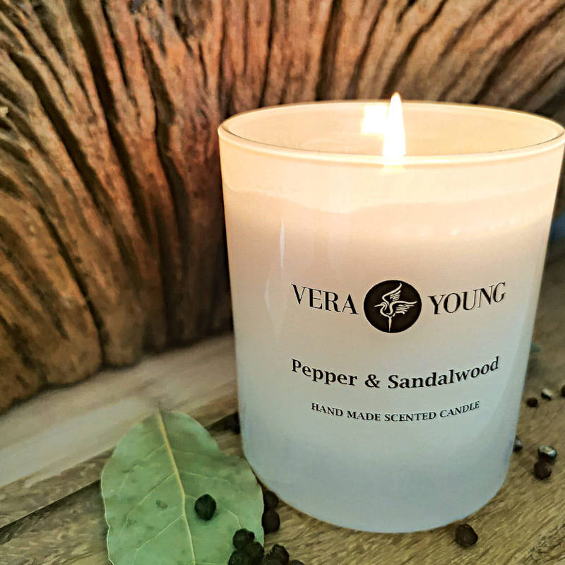 Zapachowa Świeca Sojowa Vera Young DANDY Pepper & Sandalwood